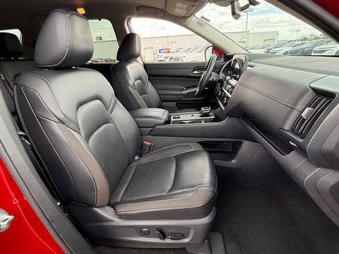 Used 2023 Nissan Pathfinder SL w/ Black Appearance Package image 16