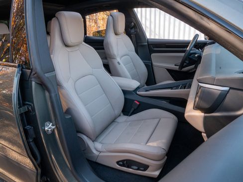 Used 2025 Porsche Macan Electric image 30