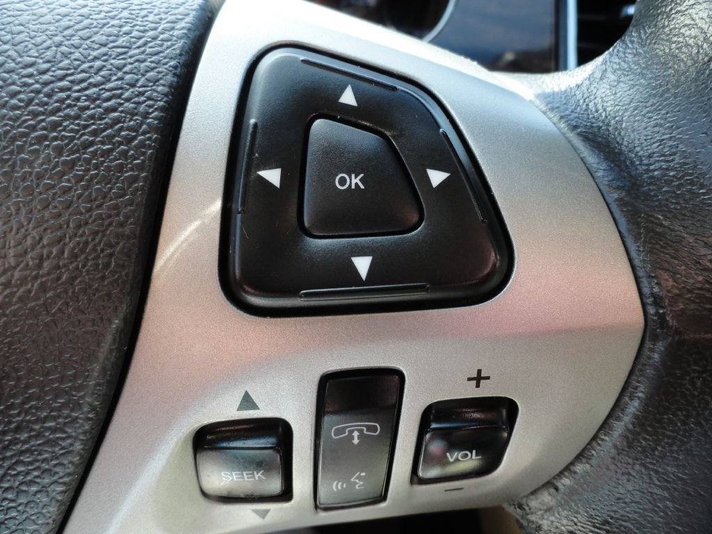 Used 2015 Ford Taurus Limited w/ Equipment Group 301A FWD image 18