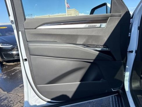 Used 2026 Cadillac Escalade Luxury w/ LPO, Radiant Package image 7