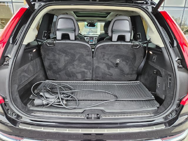 Used 2024 Volvo XC90 T8 Ultimate w/ Lounge Package AWD/4WD image 11