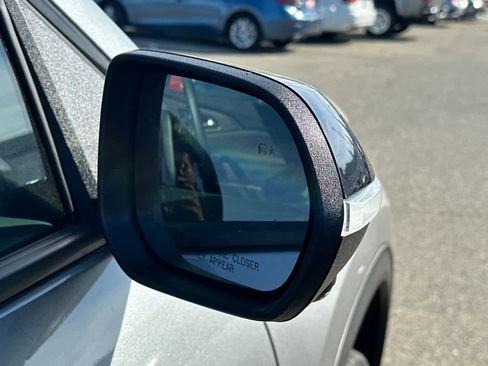 Used 2026 Chevrolet Traverse LT w/ Midnight/Sport Edition image 16