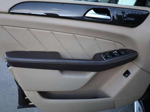 Used 2015 Mercedes-Benz GL 450 4MATIC w/ Driver Assistance Package image 9