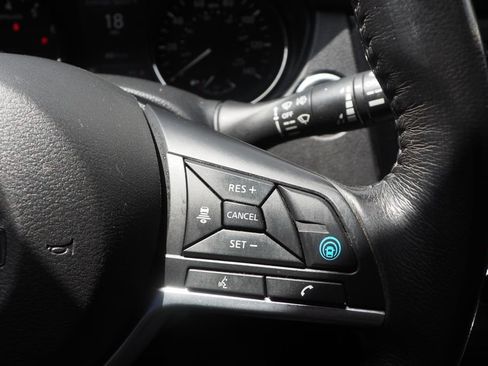 Used 2019 Nissan Rogue SV w/ Premium Package FWD image 24