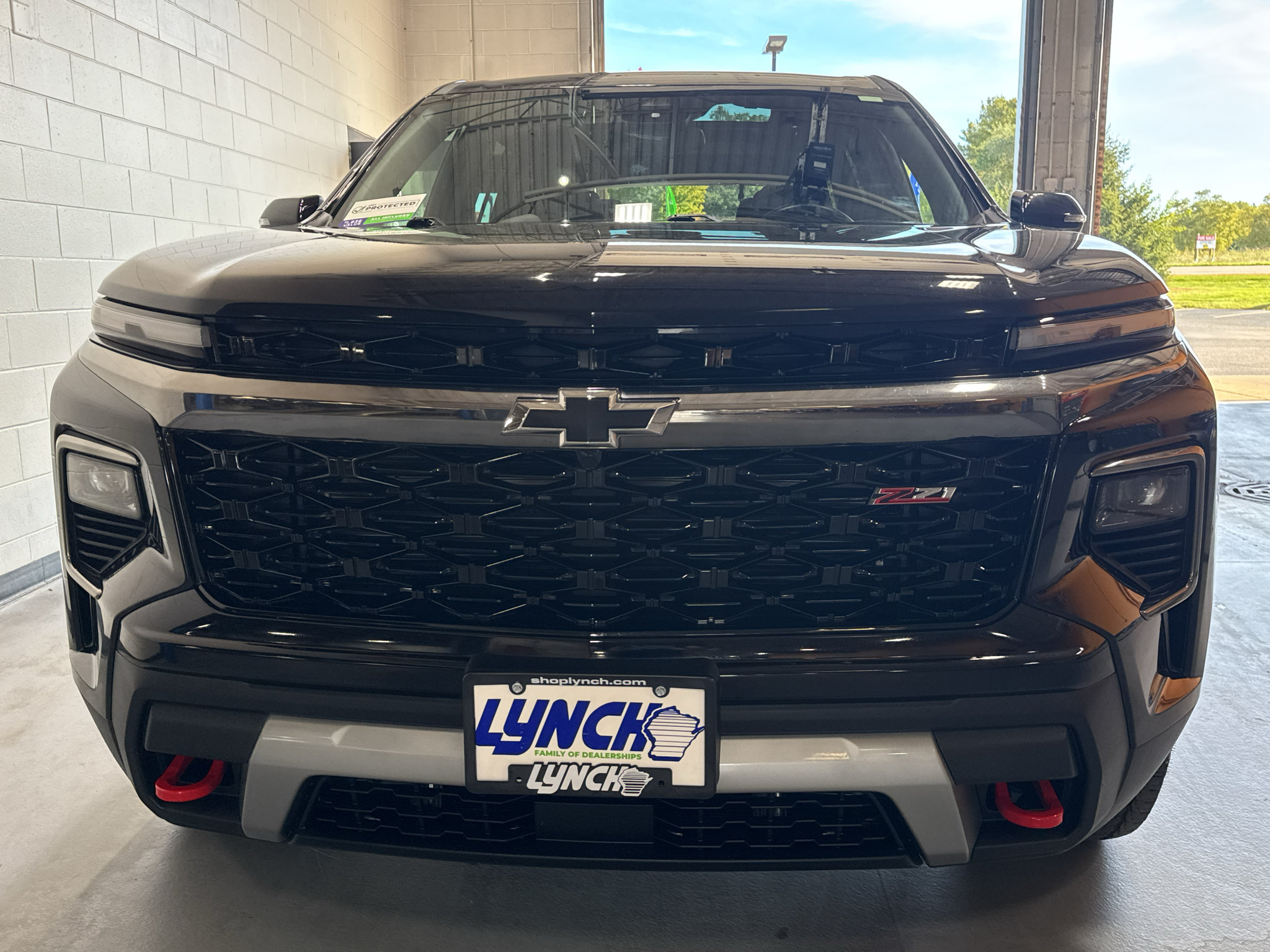 Used 2025 Chevrolet Traverse Z71 w/ LPO, Floor Liner Package AWD/4WD image 8