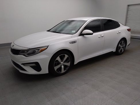 Used 2020 Kia Optima S FWD image 2
