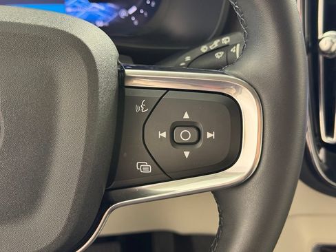 Certified 2025 Volvo XC40 B5 Plus AWD/4WD image 31