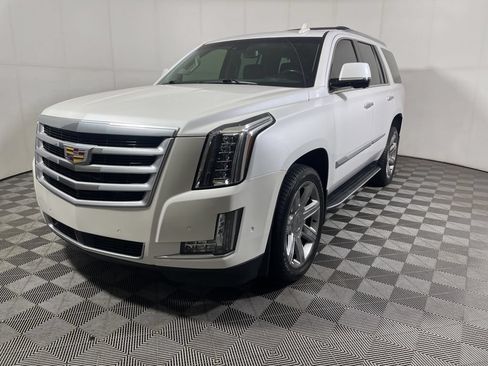 Used 2019 Cadillac Escalade Premium Luxury AWD/4WD image 4