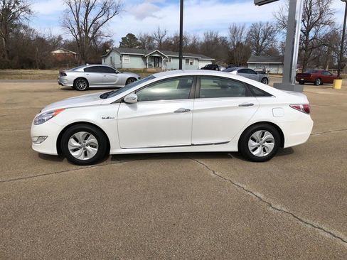 Used 2014 Hyundai Sonata Hybrid image 4