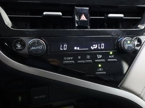 Used 2022 Toyota Camry XLE AWD/4WD image 19
