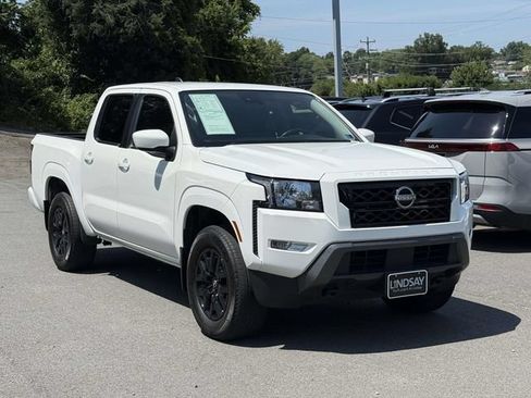 Used 2024 Nissan Frontier SV w/ SV Convenience Package AWD/4WD image 2