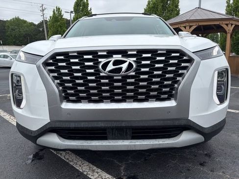 Used 2022 Hyundai Palisade SEL w/ Premium Package FWD image 2