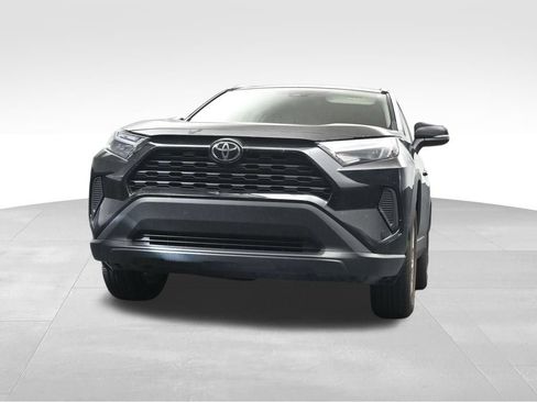 Used 2025 Toyota RAV4 XLE FWD image 16
