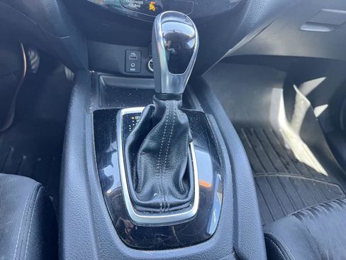 Used 2017 Nissan Rogue SV AWD/4WD image 20