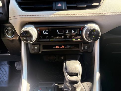 Used 2025 Toyota RAV4 XLE AWD/4WD image 18