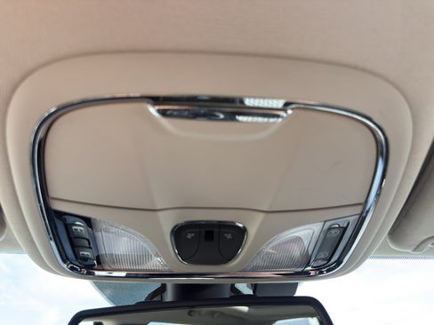 Used 2015 Jeep Cherokee Latitude w/ Comfort/Convenience Group AWD/4WD image 24