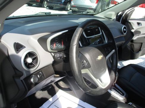Used 2018 Chevrolet Sonic Premier FWD image 19