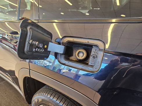 Used 2024 Jeep Grand Cherokee L Limited w/ Black Appearance Package image 32