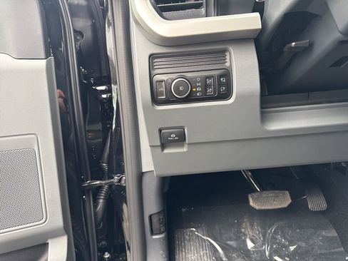 New 2026 Ford F250 XLT w/ FX4 Off-Road Package image 13