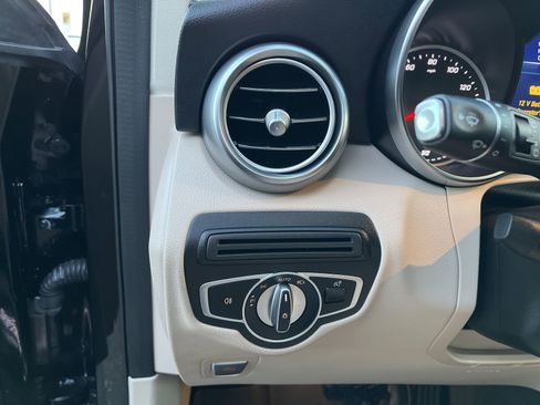 Used 2022 Mercedes-Benz GLC 300 4MATIC image 29