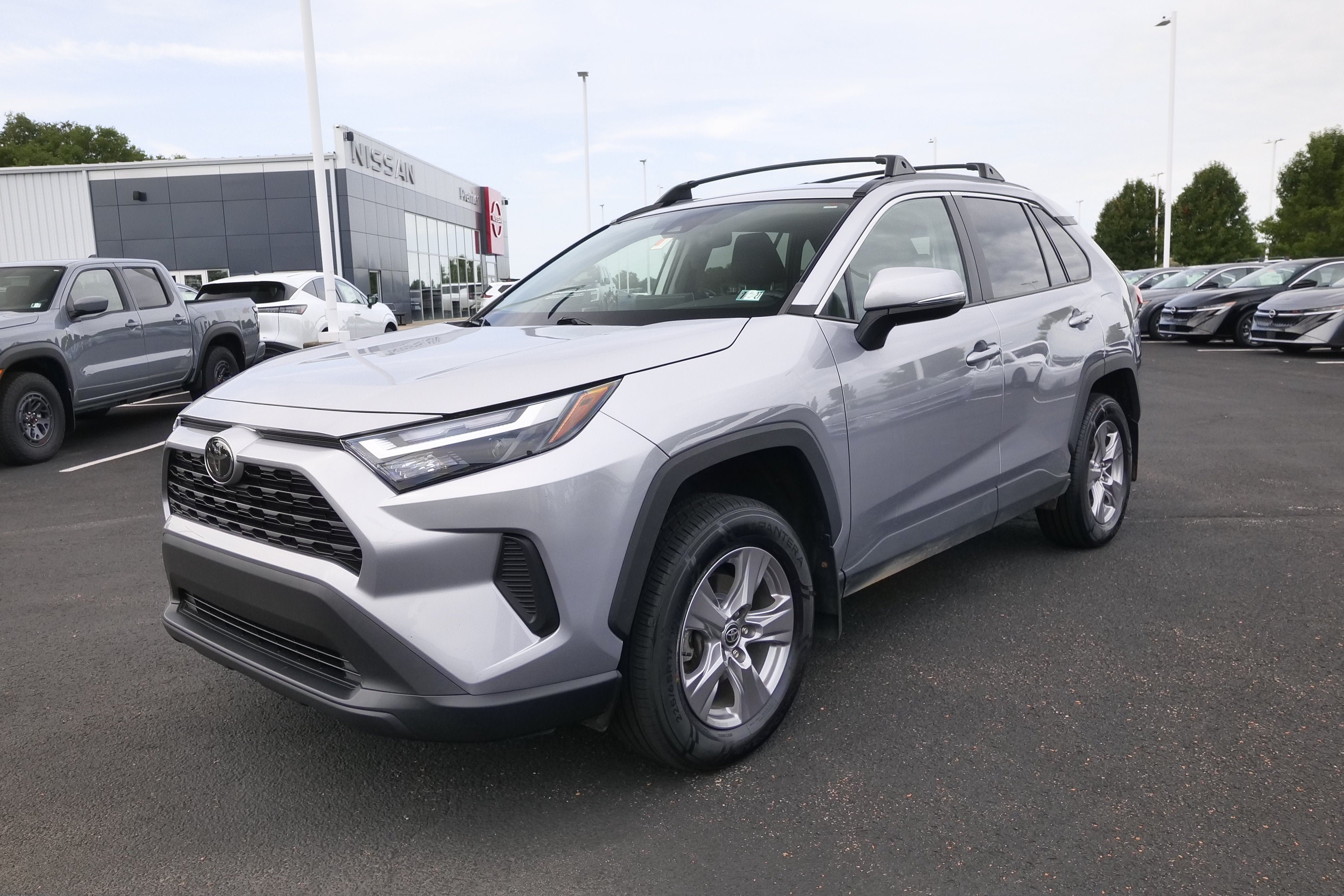 Used 2023 Toyota RAV4 XLE AWD/4WD image 4