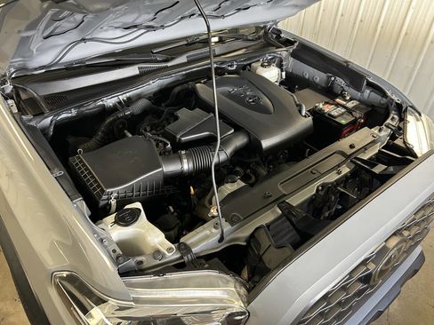 Used 2020 Toyota Tacoma TRD Off-Road image 65