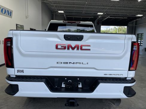 Used 2024 GMC Sierra 3500 Denali image 6