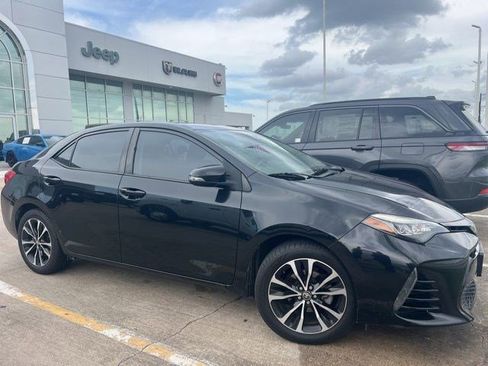 Used 2019 Toyota Corolla XSE FWD image 2