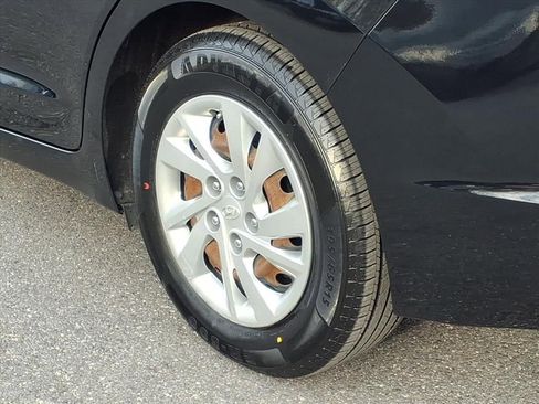 Used 2020 Hyundai Elantra SE w/ Cargo Package (C1) image 11