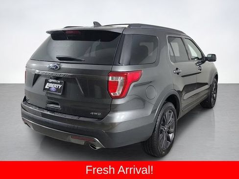 Used 2017 Ford Explorer XLT w/ Equipment Group 202A AWD/4WD image 3