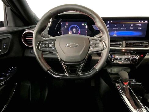 Used 2026 Chevrolet Trax RS w/ Sunroof Package FWD image 5