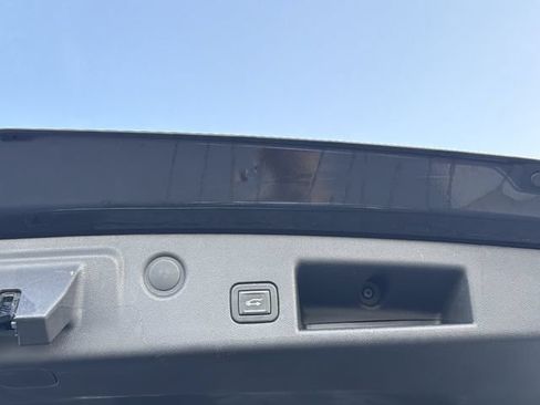 Used 2021 Chevrolet Equinox LT FWD image 12