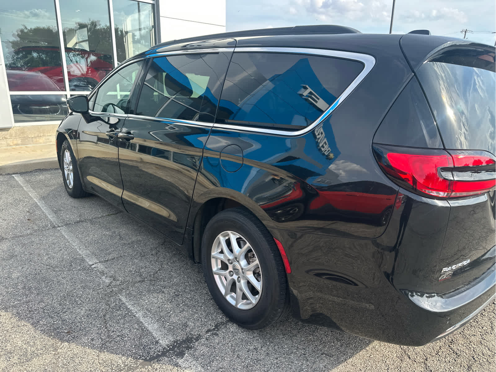 Used 2022 Chrysler Pacifica Touring-L FWD image 6