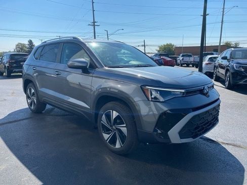 New 2025 Volkswagen Taos SE image 8