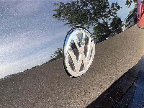 Used 2019 Volkswagen Golf R 4-Door AWD/4WD image 8