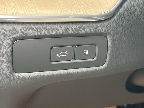 New 2026 Volvo XC60 T8 Core w/ Climate Package image 23