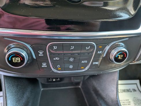 Used 2021 Chevrolet Traverse LS FWD image 58