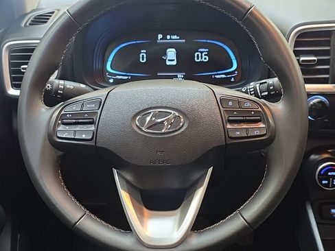 Used 2025 Hyundai Venue SEL image 15