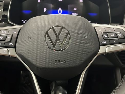Used 2025 Volkswagen Jetta SE w/ Sunroof Package FWD image 16