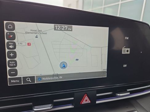 Used 2024 Hyundai Elantra SEL w/ Convenience Package image 41