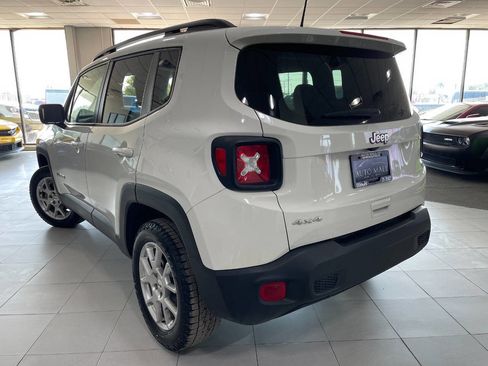Used 2023 Jeep Renegade Latitude w/ Premium Group image 5