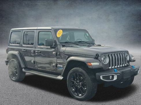 Used 2022 Jeep Wrangler Unlimited Sahara w/ Dual Top Group image 4