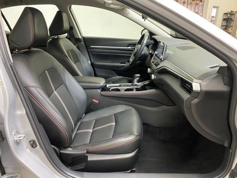 Used 2024 Nissan Altima 2.5 SR FWD image 13