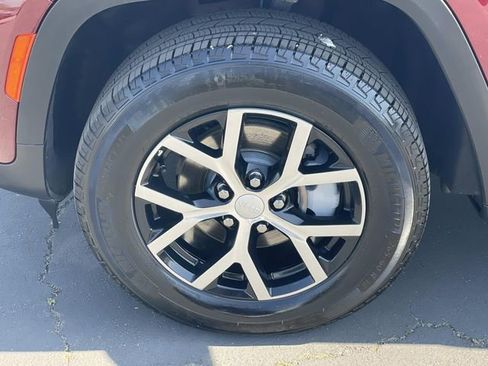 Used 2024 Jeep Grand Cherokee Limited image 39
