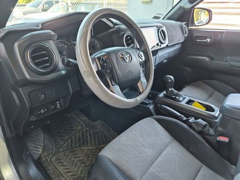 Used 2022 Toyota Tacoma TRD Sport w/ Technology Package AWD/4WD image 9