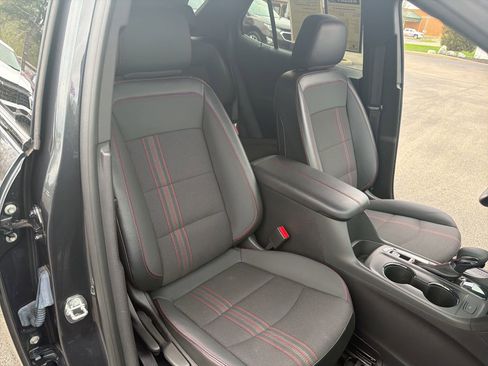 Used 2023 Chevrolet Equinox RS image 28