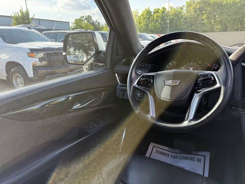 Used 2017 Cadillac Escalade Platinum AWD/4WD image 23