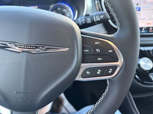 New 2026 Chrysler Pacifica Limited image 24