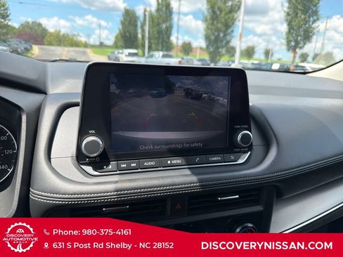 Certified 2025 Nissan Rogue SV AWD/4WD image 17