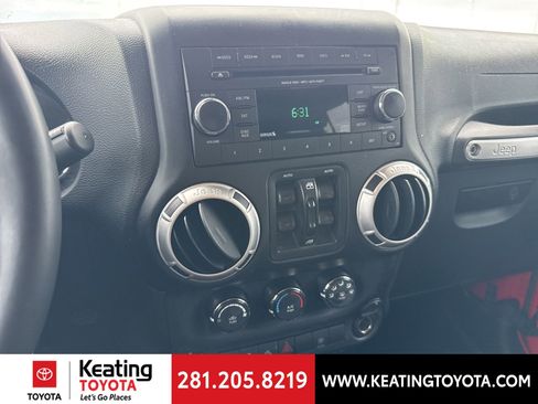 Used 2016 Jeep Wrangler Unlimited Rubicon AWD/4WD image 14